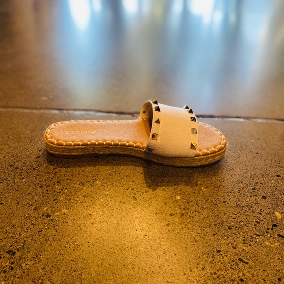 Studded sandals 🩴 - Picture 4 of 4